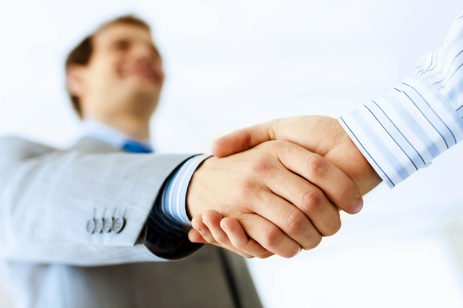 上海工伤赔偿律师指导：工伤医疗费用超额问题的解决方案