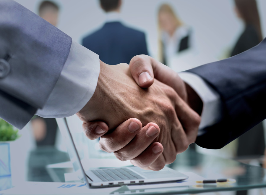 在上海，律师是否会根据案件结果（如胜诉或败诉）来调整收费？