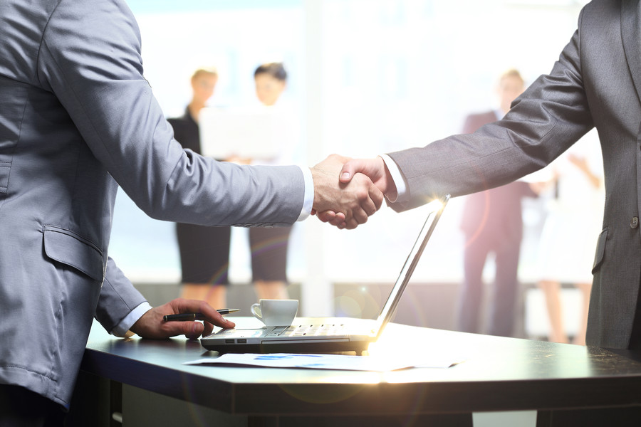 上海人身损害律师视角：小区高空抛物砸坏车辆未找到人时的赔偿责任探讨