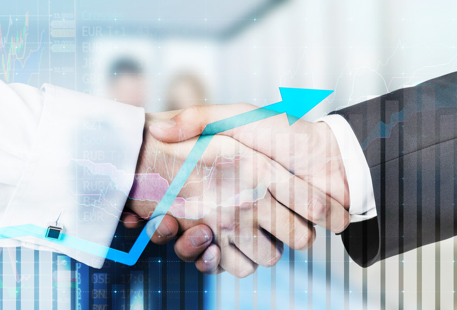 律师协会如何建立和维护与上海律师之间的良好沟通和合作关系？