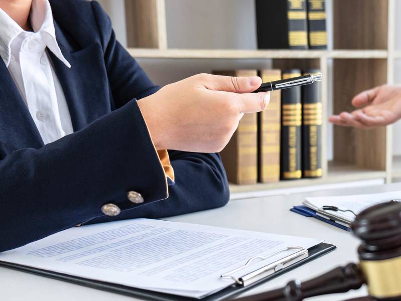 上海交通事故律师视角下的无证驾驶无人员伤亡案件判定